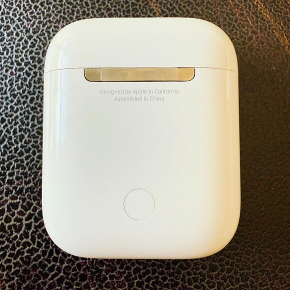 Apple Air Pods 1st Gen - Picture 3 of 8